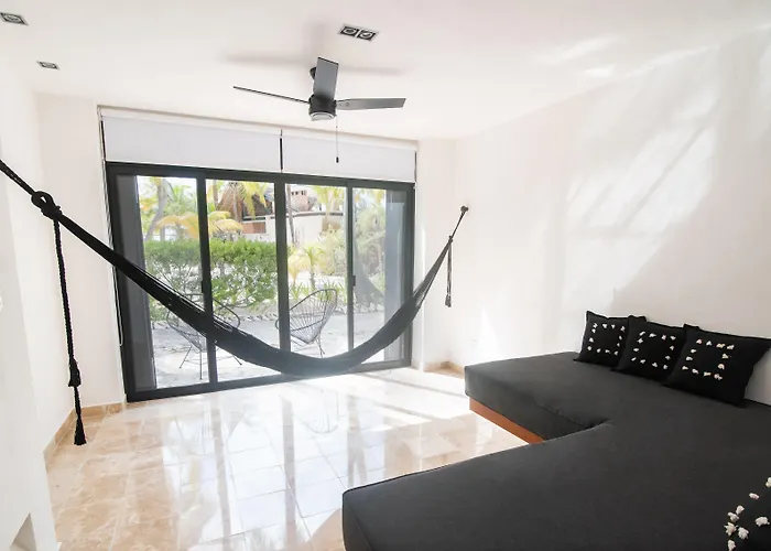 Casa Del Jaguar Beach Hotel